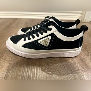 Black and white Prada sneakers size40 used